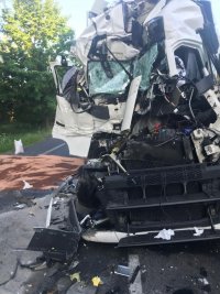 uszkodzona ciężarówka marki Volvo po zdarzeniu drogowym, zdjęcie kabiny