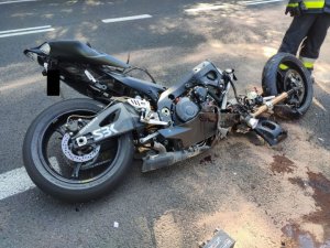 uszkodzony w wyniku wypadku motocykl