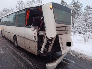 uszkodzony tył autobusu