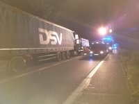 Wypadek na k74 w miejscowości Grudna. Zderzenie dwóch ciężarowych pojazdów -  Renault najechał na tył Scanii, która zatrzymała się przed sygnalizatorem emitującym czerwone światło, w miejscu gdzie obowiązywał ruch wahadłowy.