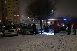 plac parkingowy, zaparkowane auta, miejsce zdarzenia