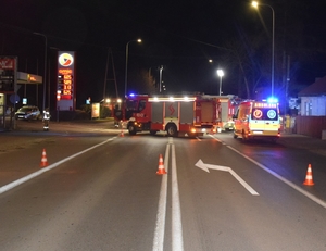 miejsce wypadku śmiertelnego na ulicy wojska polskiego w Bełchatowie. na miejscu pracują służby ratunkowe.