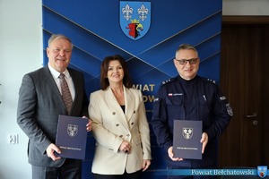 spotkanie komendanta z władzami starostwa, którego celem było podpisanie porozumienia w sprawie służb ponadnormatywnych.