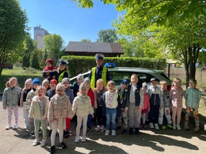 spotkanie policjantów z dziećmi.