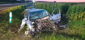 Na zdjęciu uszkodzony pojazd uczestniczący w wypadku.