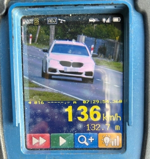 zdjęcie pomiaru prędkości pojazdu.