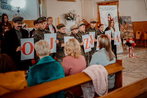 Występ dzieci w kościele.