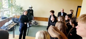 Prezentacja sprzętu wykorzystywanego do zabezpieczeń imprez masowych.